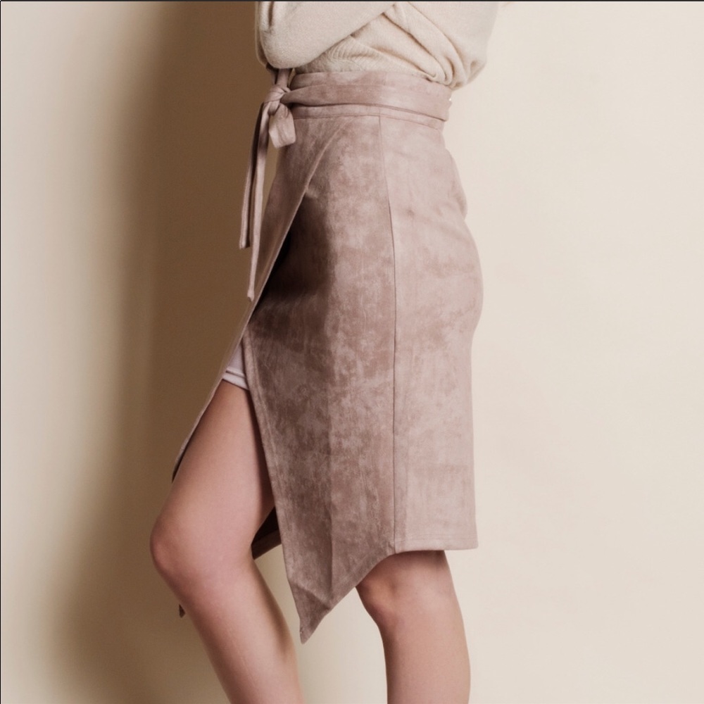 Last One‼️Nude Suede Fold Over Skirt Brand New - Picture 3 of 6